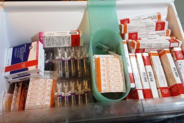 Na cl&iacute;nica, havia vacinas em condi&ccedil;&otilde;es de conserva&ccedil;&atilde;o inadequadas