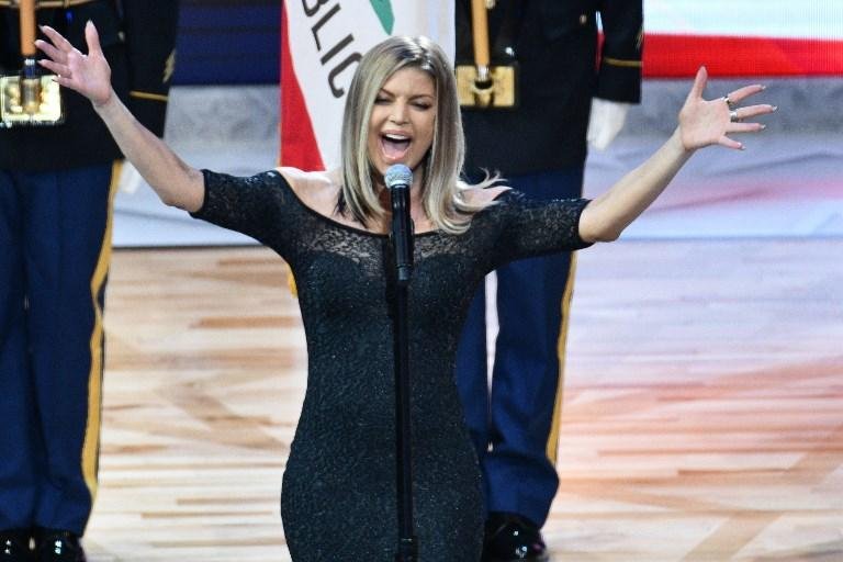 Fergie interpretou hino nacional dos EUA abertura do tradicional jogo das estrelas da NBA