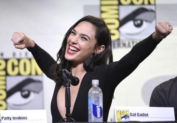 Gal Gadot foi destaque nos cinemas pelo seu papel de Mulher-Maravilha em pelo menos dois filmes