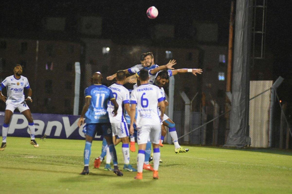 Novo Hamburgo ficou no 0 a 0 com o Cruzeiro, no Est&aacute;dio do Vale