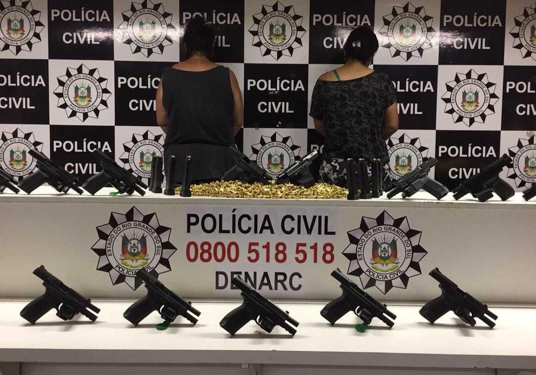 M&atilde;e e filha foram presas enquanto transportavam as armas