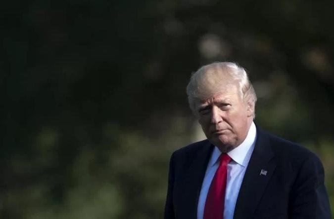 Trump fala em dar armas de fogo a professores com treinamento militar