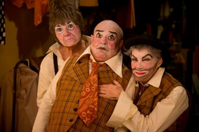 "Pequeno Trabalho para Velhos Palha&ccedil;os" inicia temporada no Teatro Renascen&ccedil;a