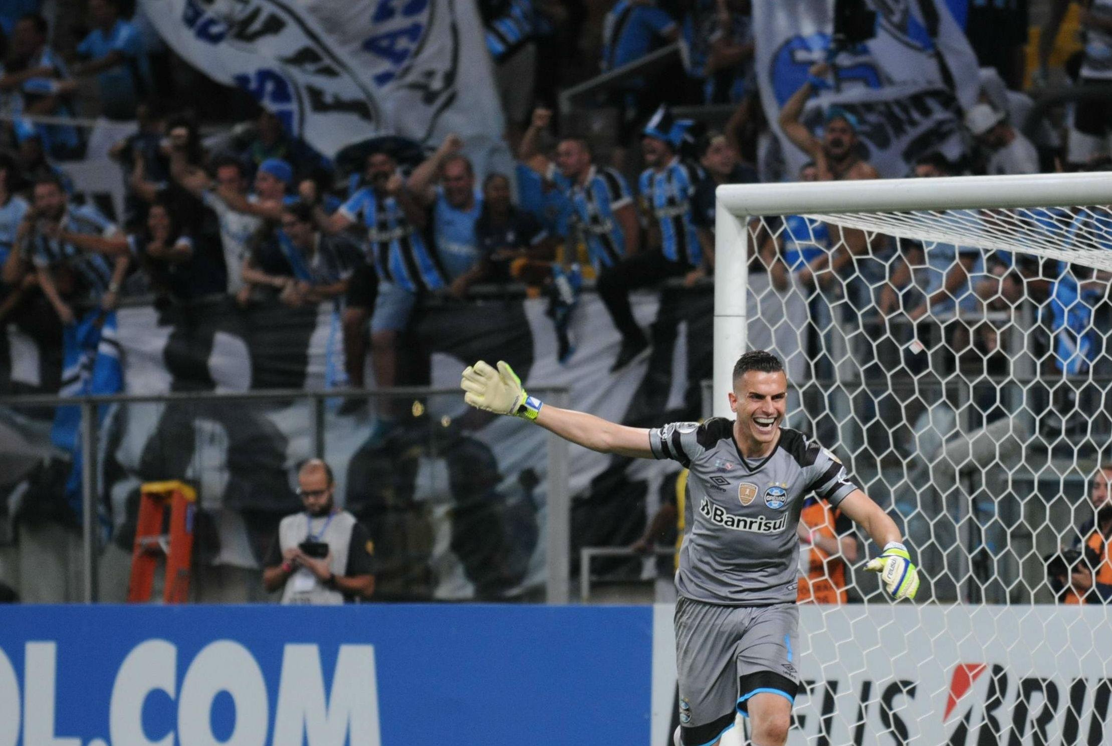 Grohe disputou nove decis&otilde;es por p&ecirc;naltis no Gr&ecirc;mio, vencendo cinco e perdendo quatro