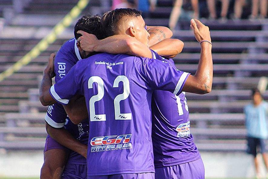 Defensor tem maior parto do elenco formada por jogadores da base