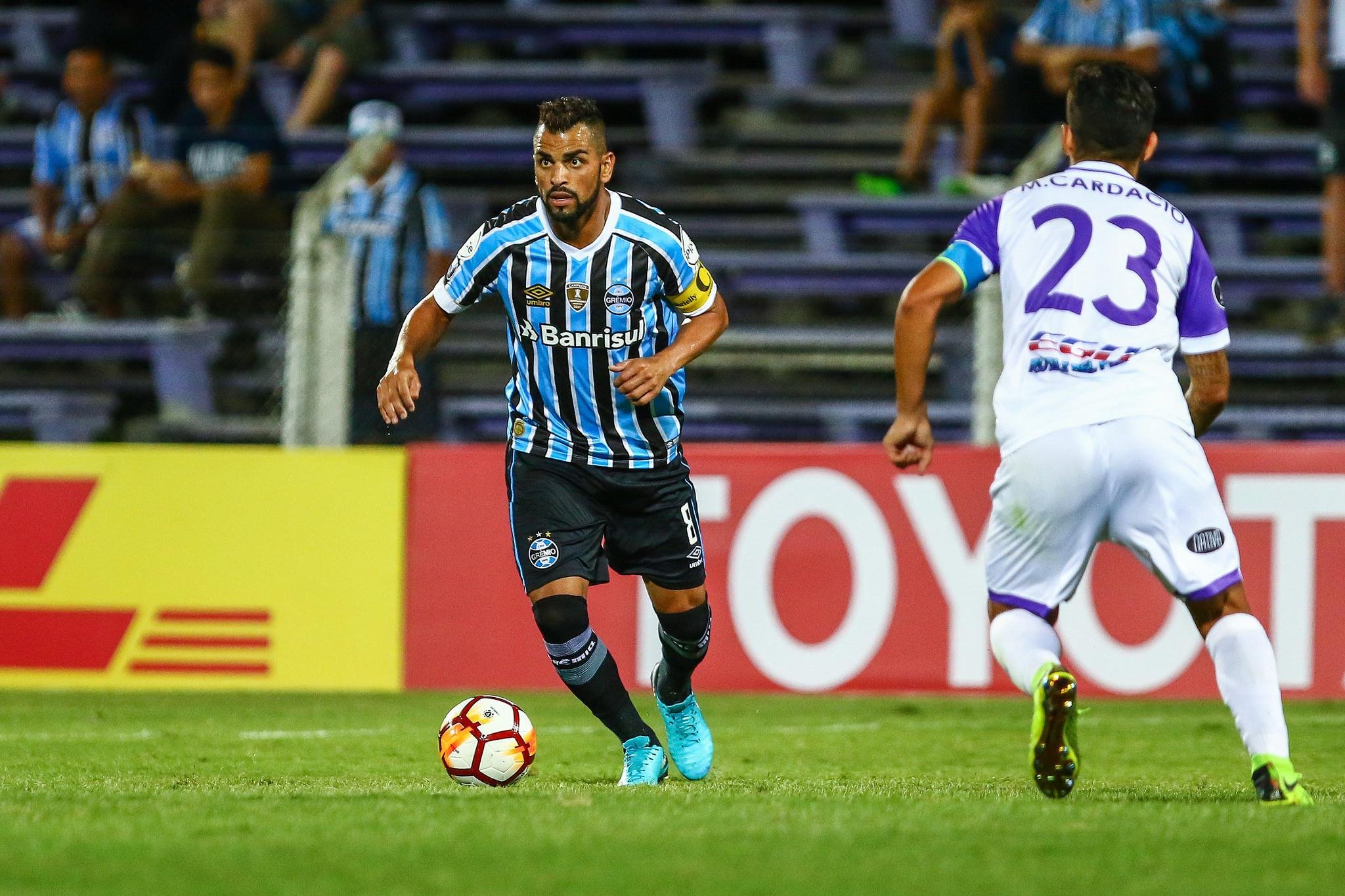 Tricolor sofreu para romper ferrolho uruguaio e cedeu empate em 1 a 1 numa falha defensiva