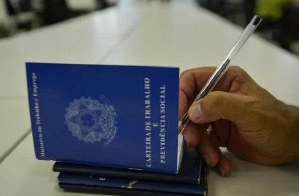 Taxa ficou em 12,2% no trimestre encerrado em janeiro