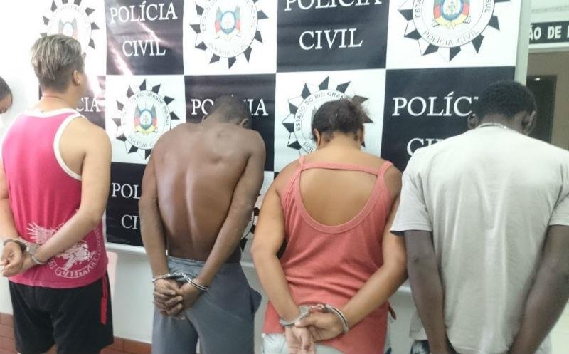 Pol&iacute;cia prende oito em opera&ccedil;&atilde;o contra roubo e com&eacute;rcio de armas no RS 