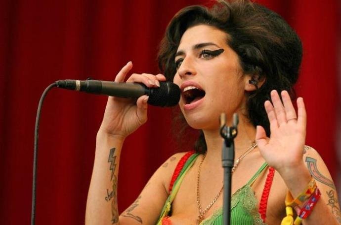Grava&ccedil;&atilde;o in&eacute;dita de Amy Winehouse no in&iacute;cio da carreira &eacute; divulgada