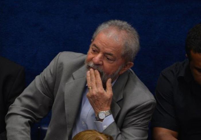 Defesa do ex-presidente quer garantir sua liberdade mesmo se recursos no TRF4 fracassarem