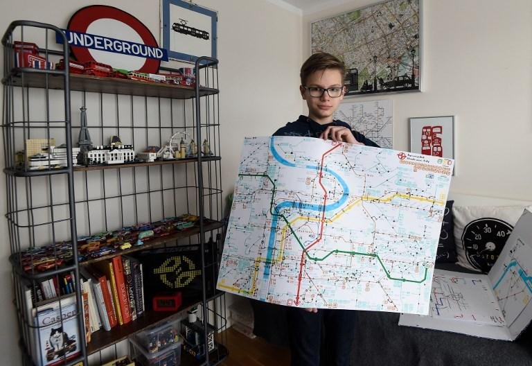 Menino checo com Asperger transforma obsess&atilde;o por mapas em desenhos