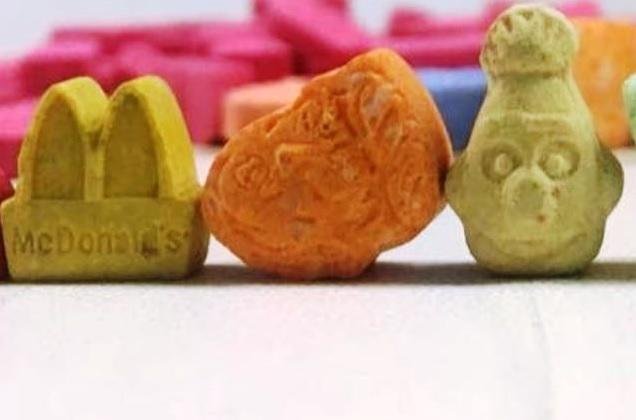 Drogas foram feitas com apar&ecirc;ncia do logo do McDonalds e do rosto de Donald Trump 