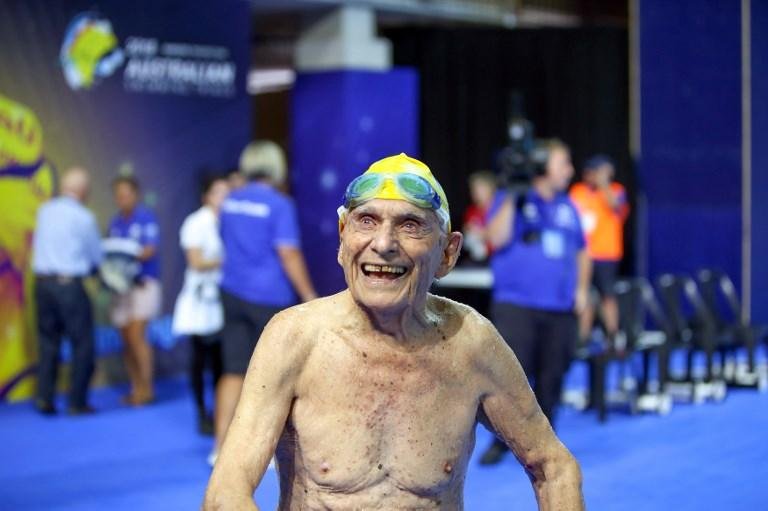 Georges Corones estabeleceu um novo recorde de nata&ccedil;&atilde;o nos 50 metros livres na categoria de 100 a 104 anos,