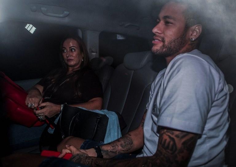 M&eacute;dicos negam discord&acirc;ncia e revelam Neymar recebeu enxerto &oacute;sseo