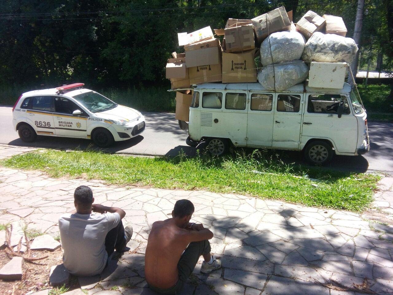 A&ccedil;&atilde;o recolheu 60 ve&iacute;culos e prendeu dois foragidos