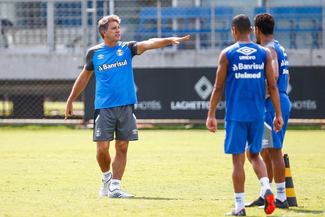 Treinador avisa que desempenho nos treinos tamb&eacute;m &eacute; essencial para ganhar chance
