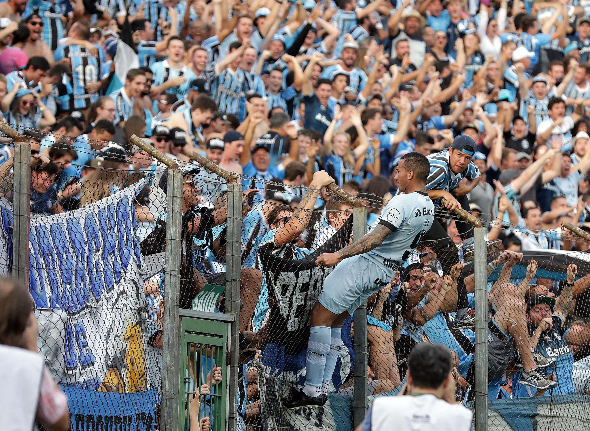 Jael marcou o primeiro gol do Gr&ecirc;mio no Jaconi