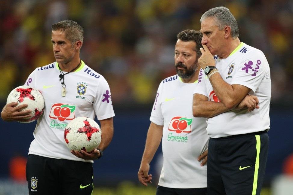 Tite foi &agrave; Europa acompanhar jogos antes de convoca&ccedil;&atilde;o