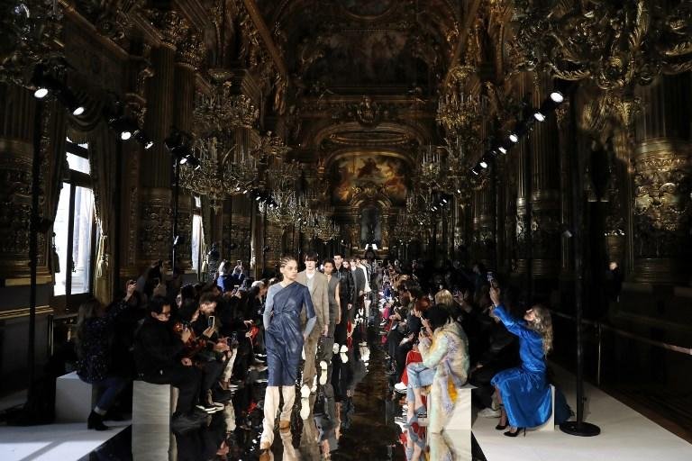 Stella McCartney mostrou looks com tend&ecirc;ncia ao "oversize"
