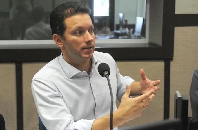 Ass&eacute;dio tucano gera crise no PMDB ga&uacute;cho 