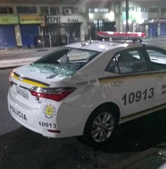 Viatura da BM foi atingida por televisor na avenida Salgado Filho 