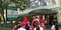 Manifestantes exigem o restabelecimento das ações e do orçamento voltados ao Programa de Aquisição de Alimentos 