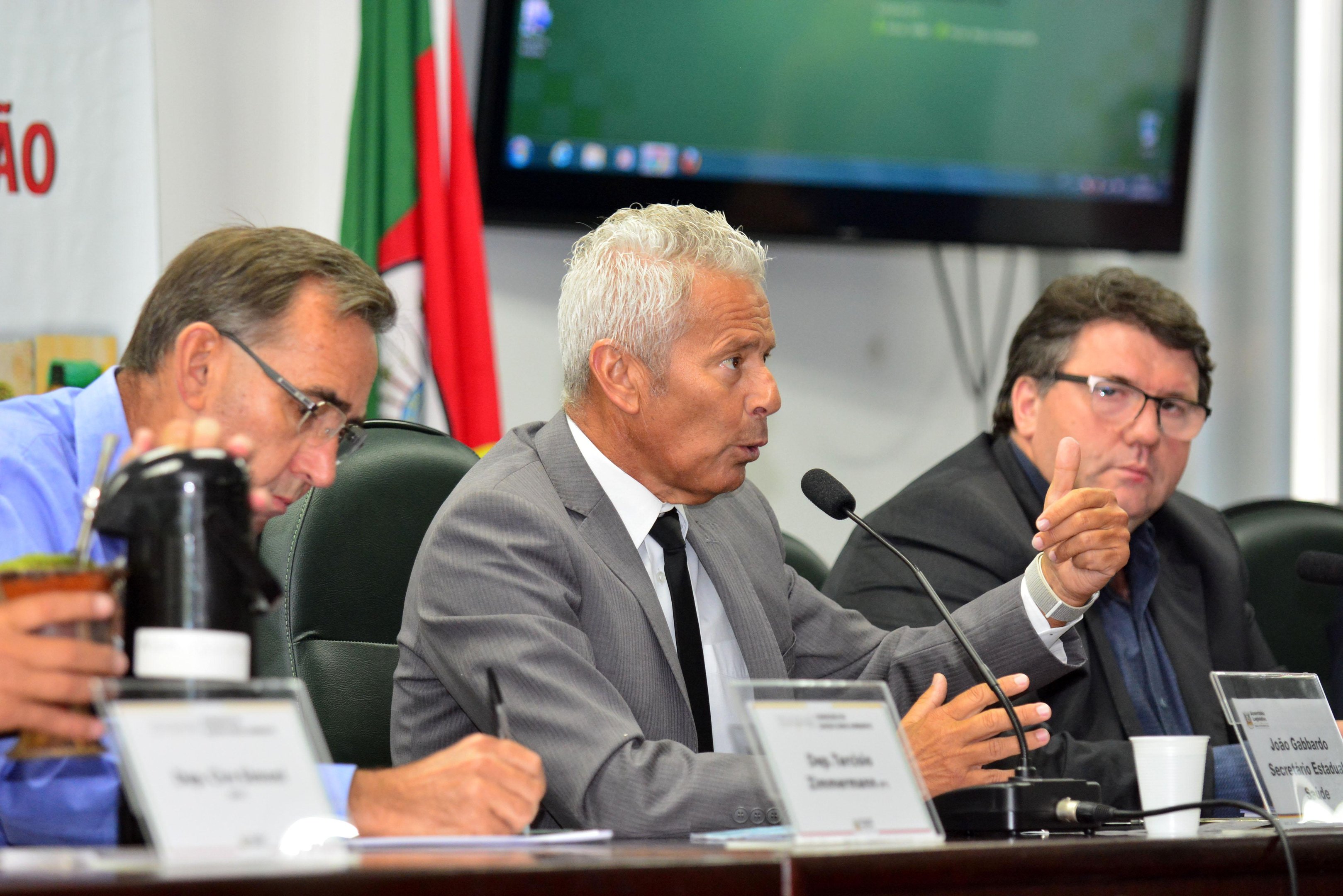 Meta do governo &eacute; vacinar entre 90% e 95% da popula&ccedil;&atilde;o