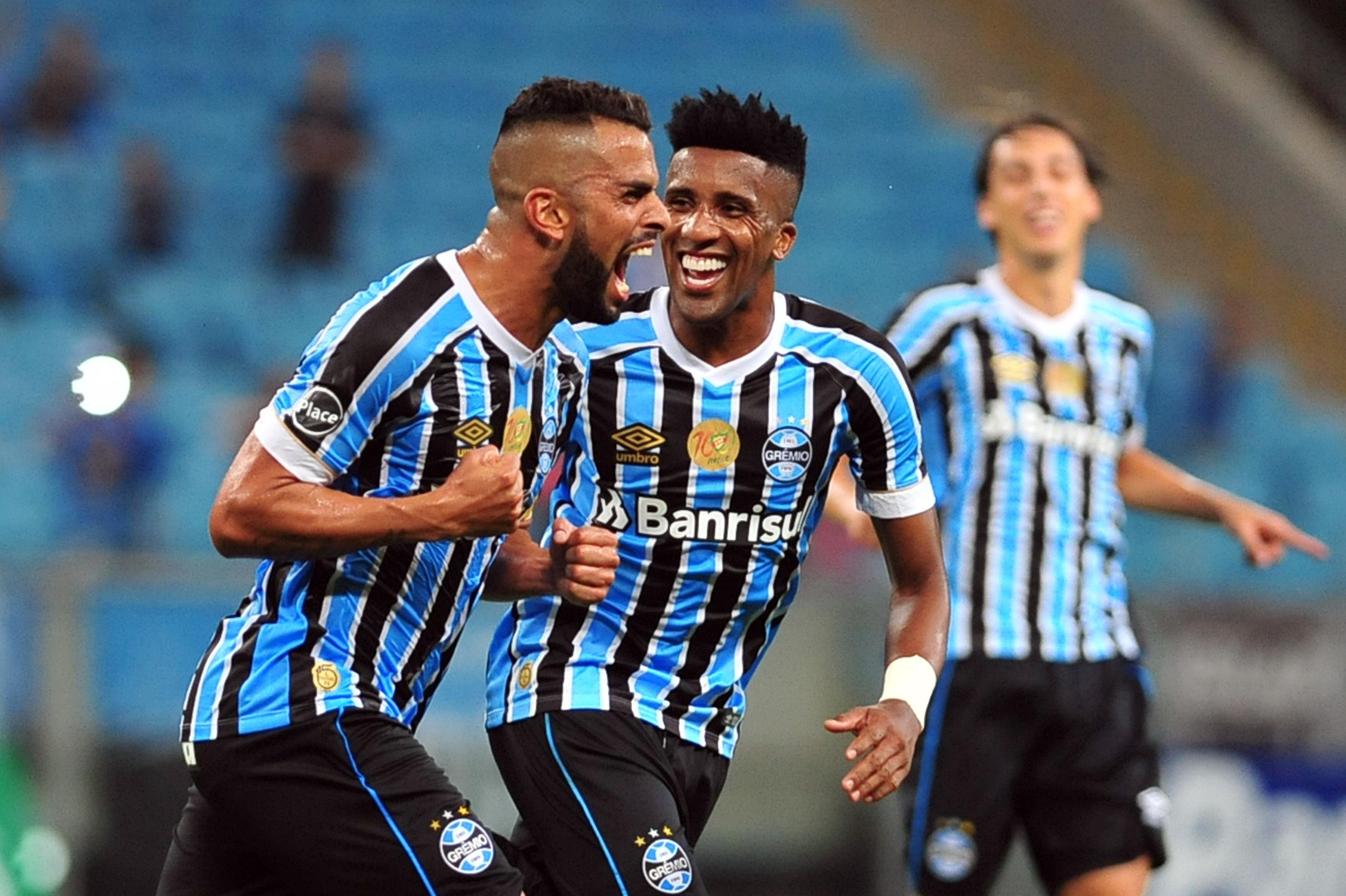 Maicon foi destaque na vit&oacute;ria por 1 a 0 em jogo truncado que marcou a volta de Arthur