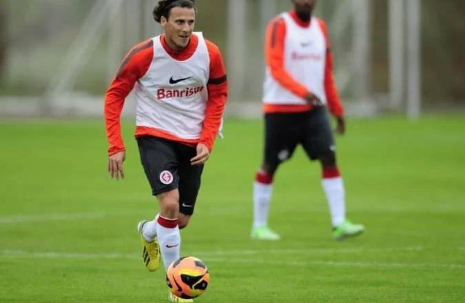Inter nega d&iacute;vida em atraso com Forl&aacute;n 