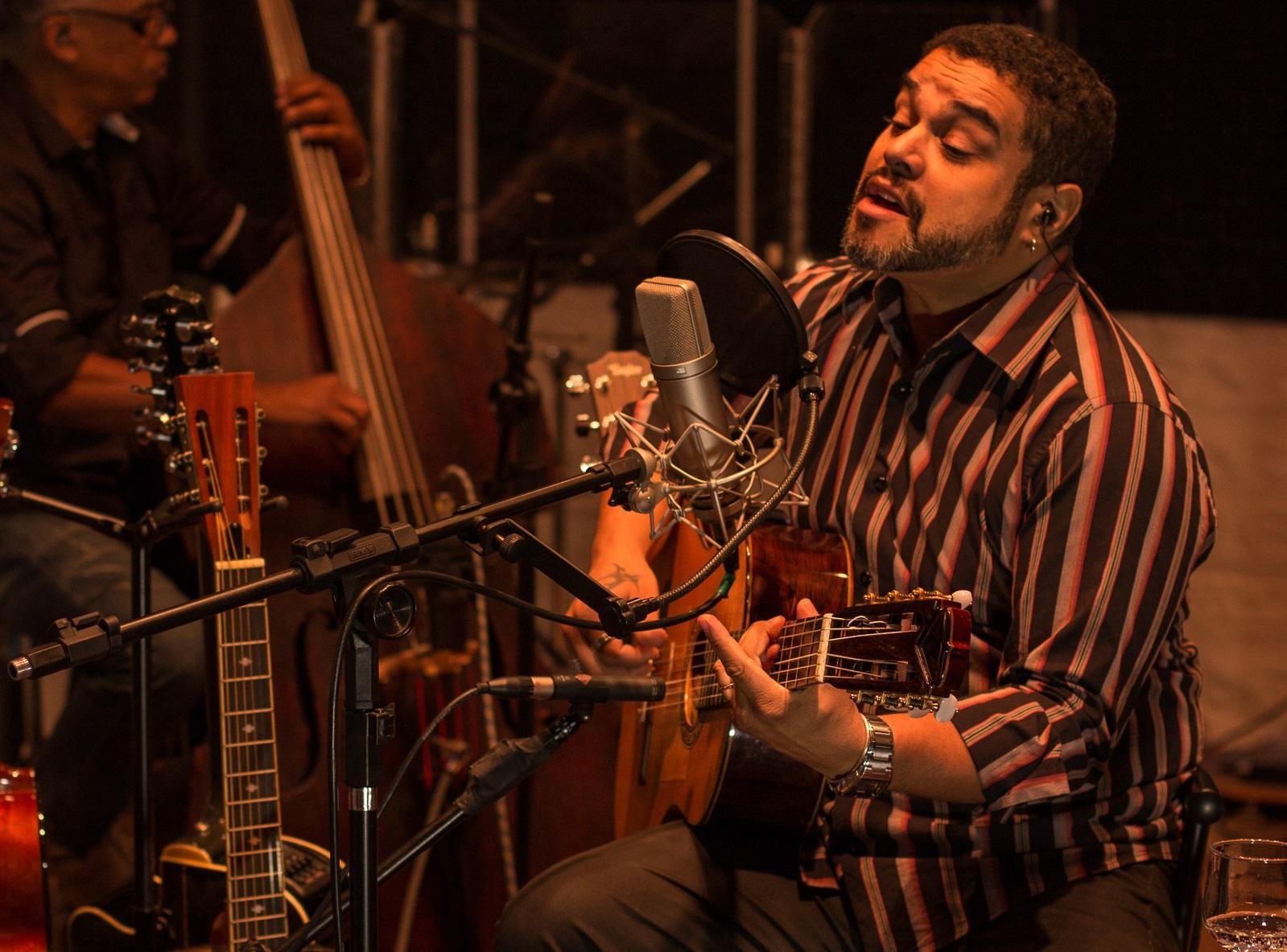 Ele apresentar&aacute; o CD "Canto Can&ccedil;&otilde;es", lan&ccedil;ado neste ano e que faz um registro de seus 20 anos de carreira