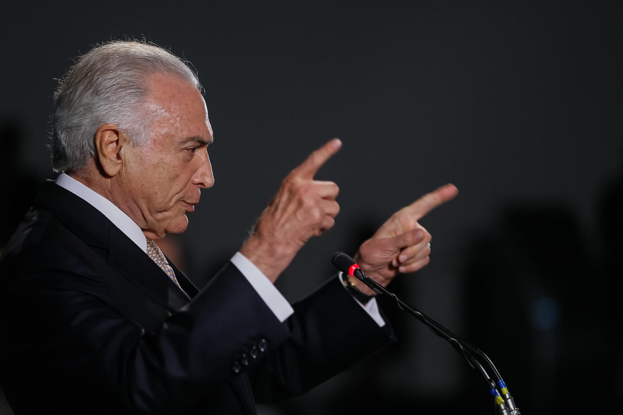 Presidente &eacute; investigado por receber propina de executivos da Odebrecht 