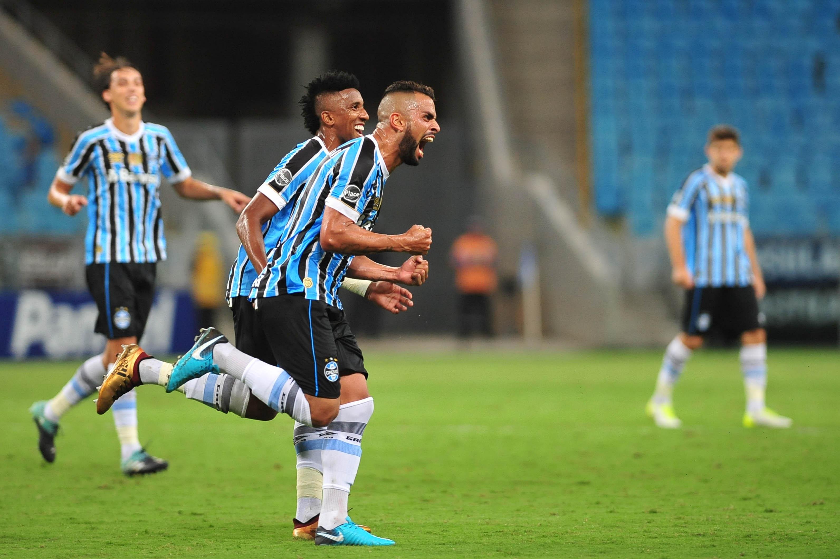Gr&ecirc;mio venceu quatro dos seis jogos que fez com elenco principal