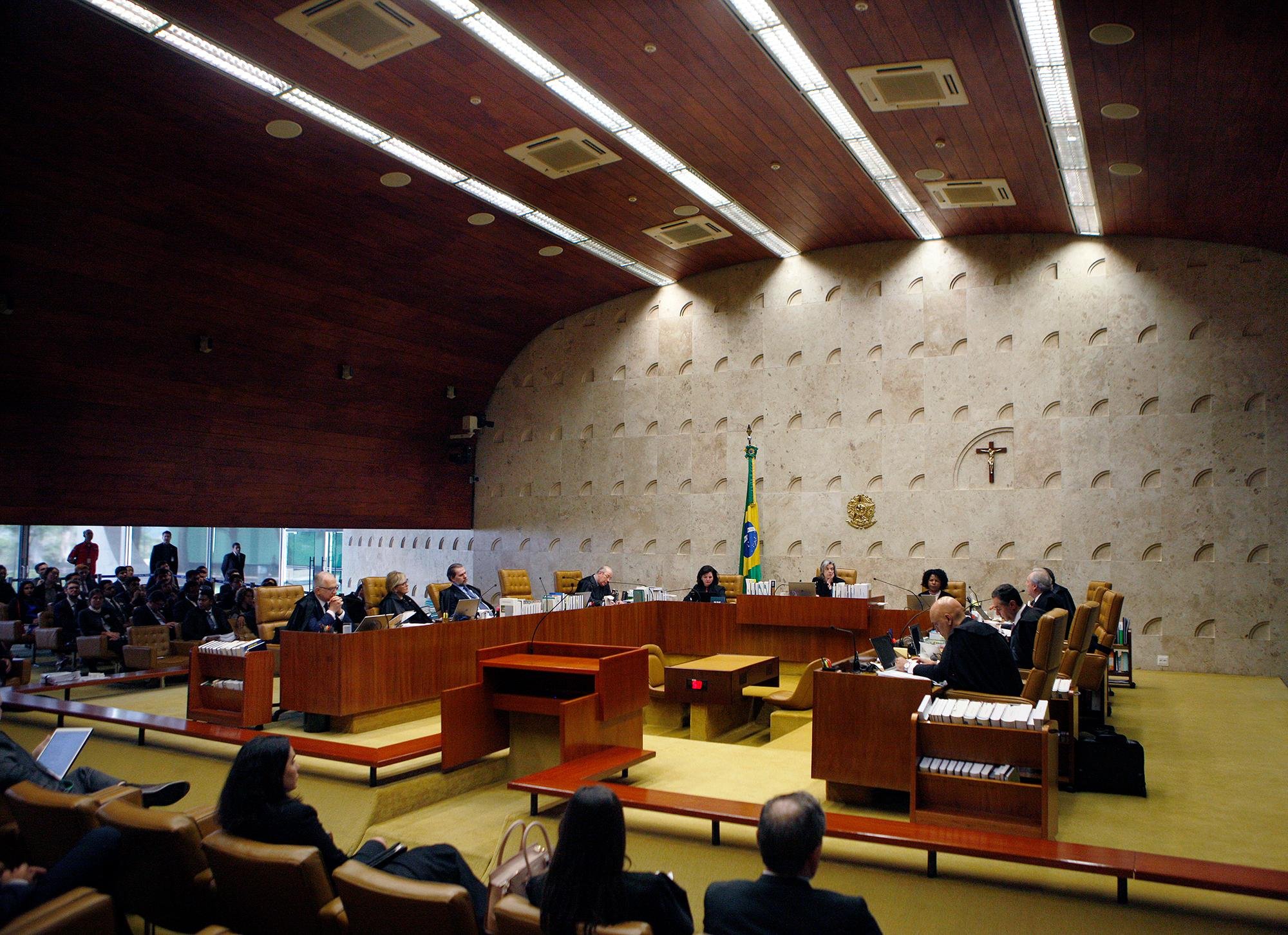 Nova regra previa que pleito s&oacute; n&atilde;o seria realizado nos &uacute;ltimos seis meses de mandato
