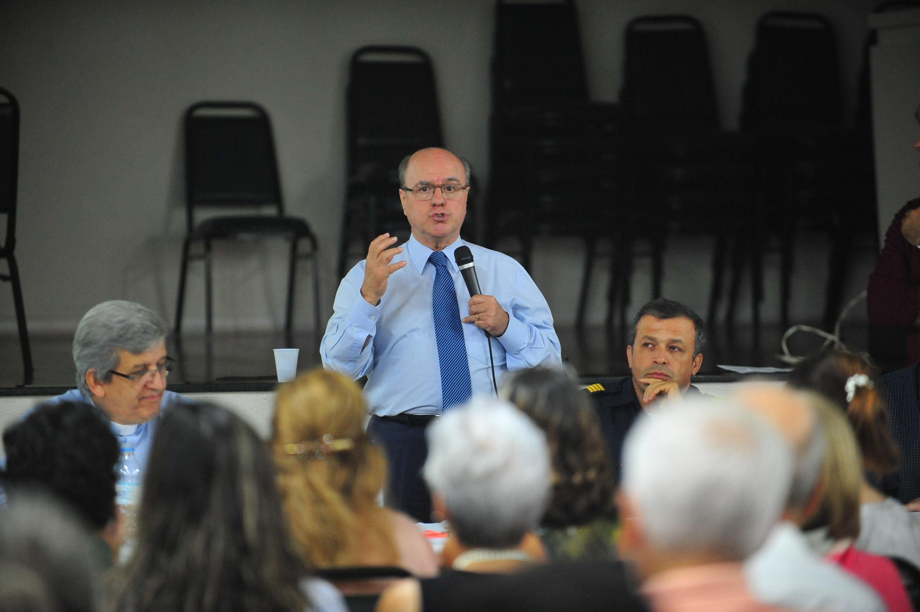 Secret&aacute;rio se reuniu com moradores e comerciantes do Menino Deus para discutir problemas no bairro