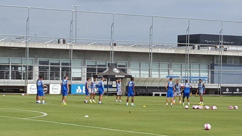 Gr&ecirc;mio treinou com port&otilde;es abertos nesta sexta