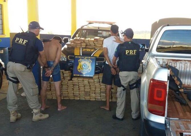 Dois homens foram presos em flagrante por tr&aacute;fico de drogas
