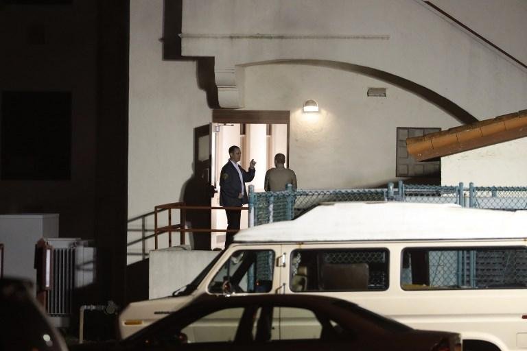 Um homem armado e tr&ecirc;s mulheres que ele havia tomado como ref&eacute;ns foram encontrados mortos em um lar de veteranos de guerra