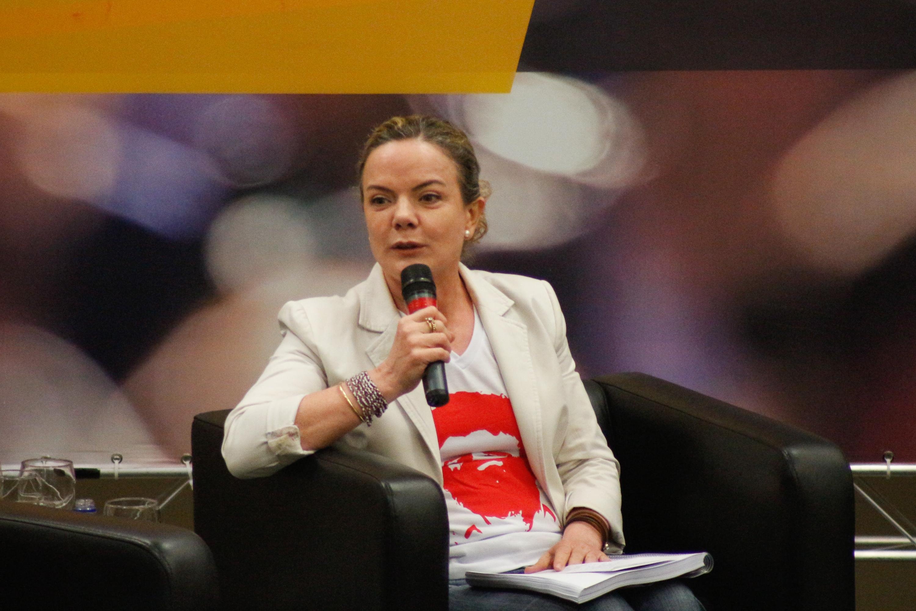 Gleisi refor&ccedil;ou que o PT ir&aacute; at&eacute; "as &uacute;ltimas consequ&ecirc;ncias" para defender Lula