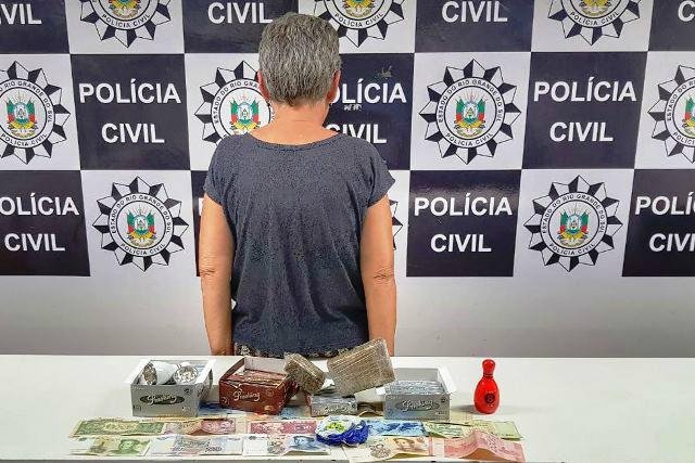 Mulher foi autuada em flagrante no bairro Lomba do Pinheiro