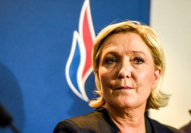 Marine Le Pen &eacute; reeleita presidente da Frente Nacional francesa