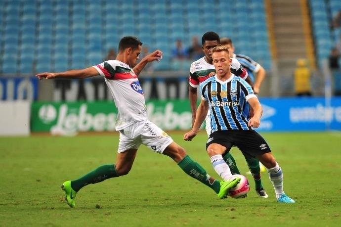 Barcelona anuncia acordo com o Gr&ecirc;mio por Arthur