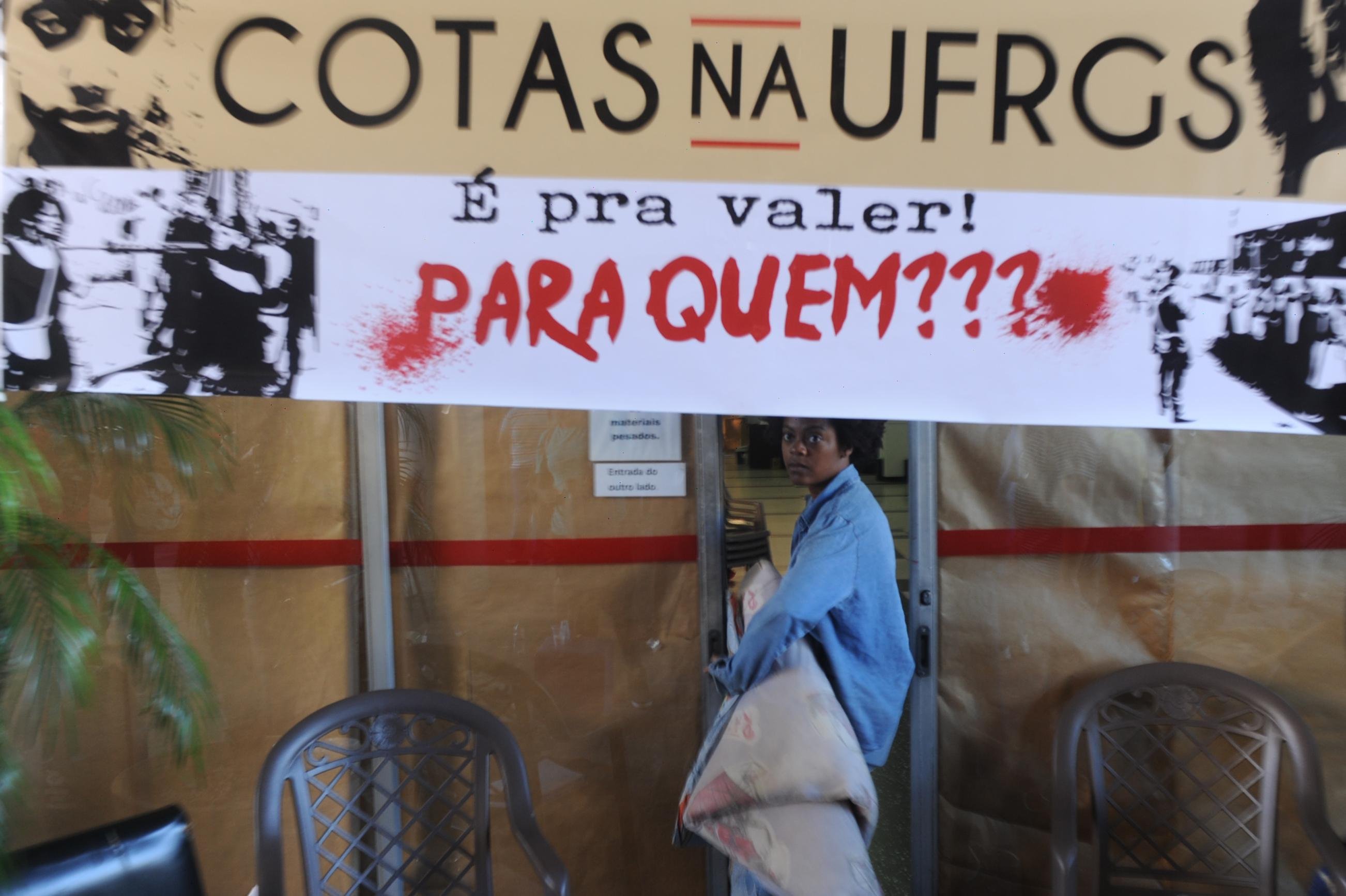 Reitoria recebeu representante do Movimento Negro para debater a quest&atilde;o nesta segunda-feira