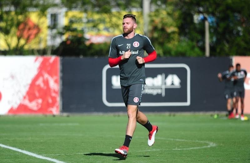 Sem Dudu, Inter corre para acelerar inscri&ccedil;&atilde;o de Fabiano 