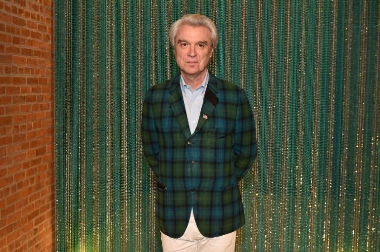 Em novo &aacute;lbum, David Byrne expressa determina&ccedil;&atilde;o a permanecer otimista