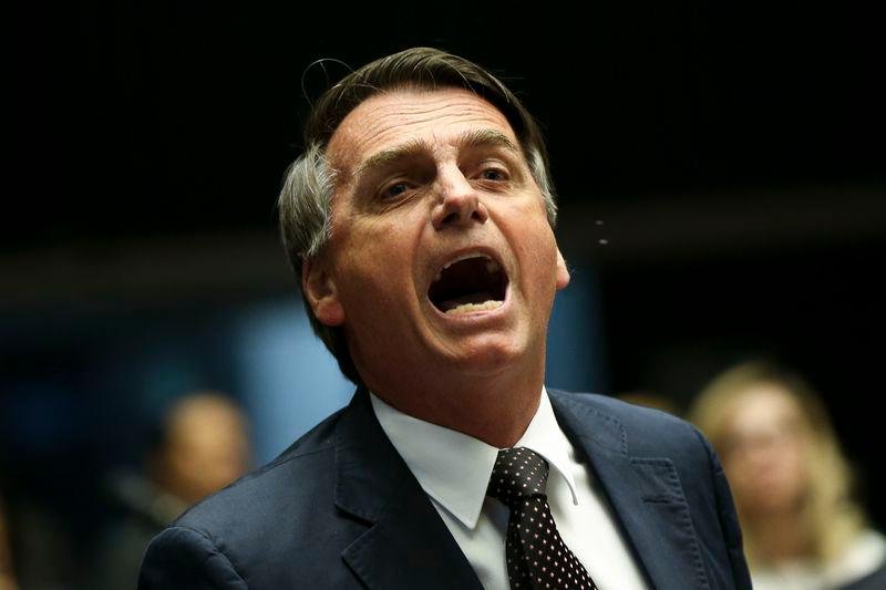 Caso se candidate, Bolsonaro quer campo de refugiados em Roraima