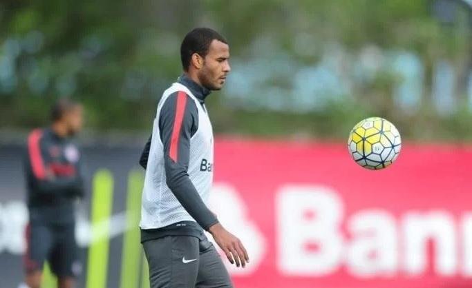 Sport escolhe Ernando, Winck e Andrigo para ceder Rithely ao Inter   