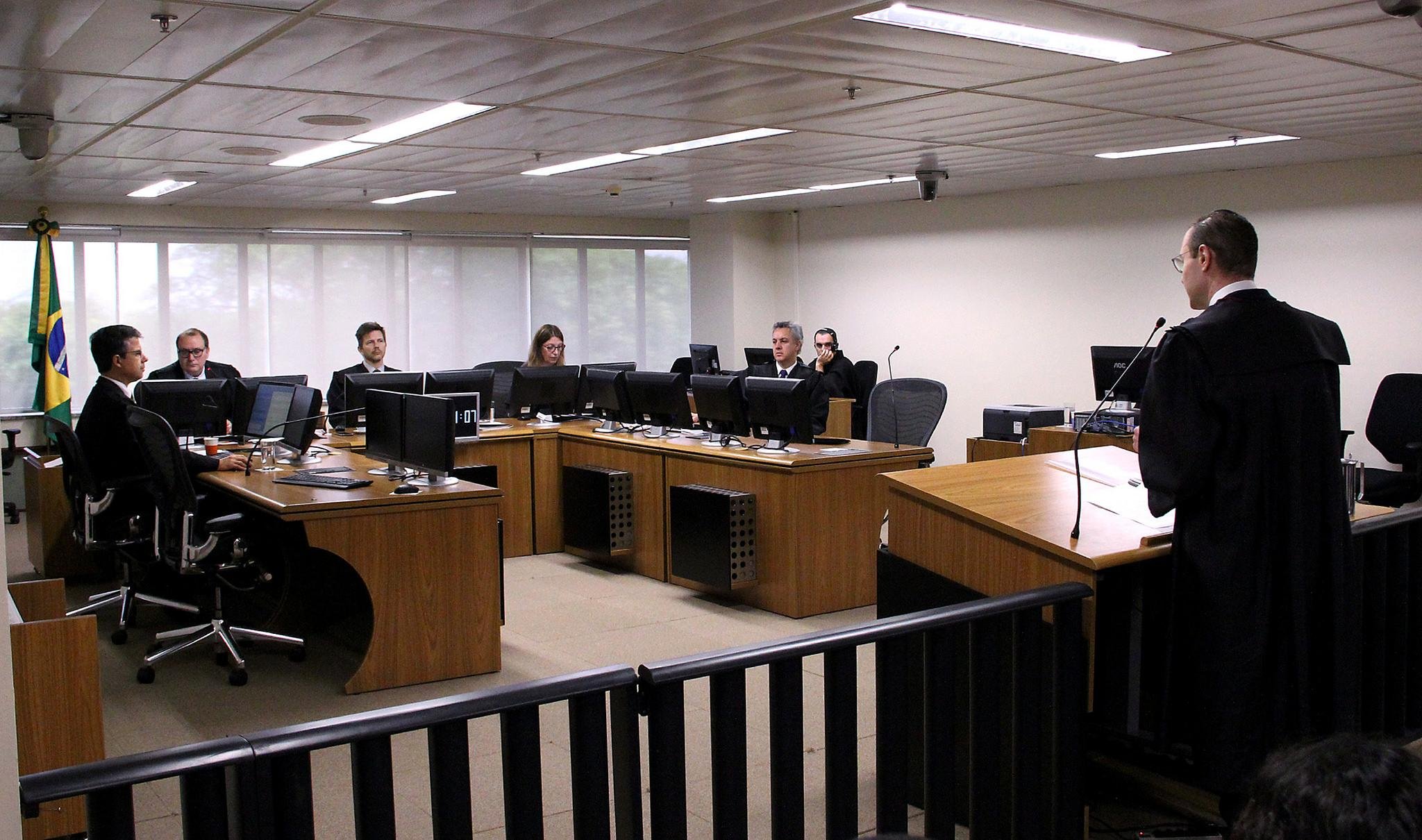 8&ordf; Turma do TRF4 atendeu a pedido da defesa de Lula