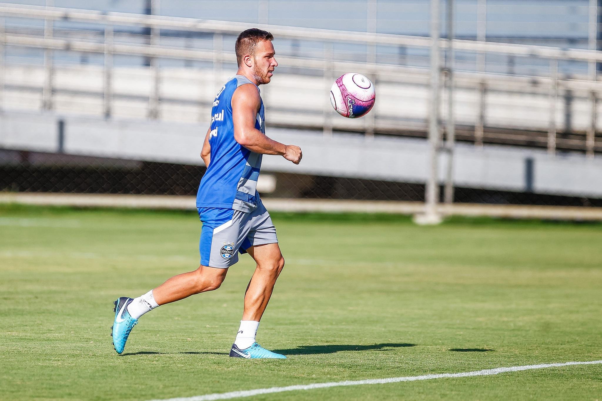 Barcelona acertou junto ao Gr&ecirc;mio a prefer&ecirc;ncia pela compra de Arthur at&eacute; 15 de julho