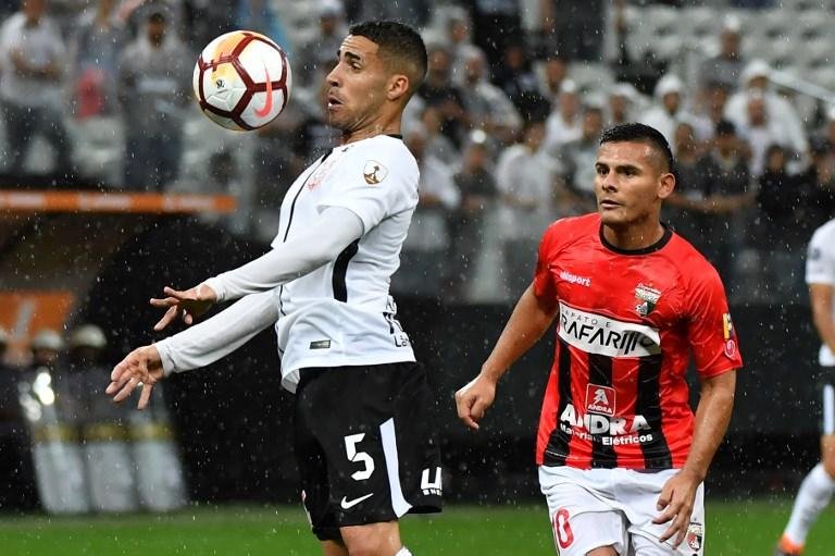 Tim&atilde;o aplicou 2 a 0 e assumiu lideran&ccedil;a do Grupo 7 da Libertadores