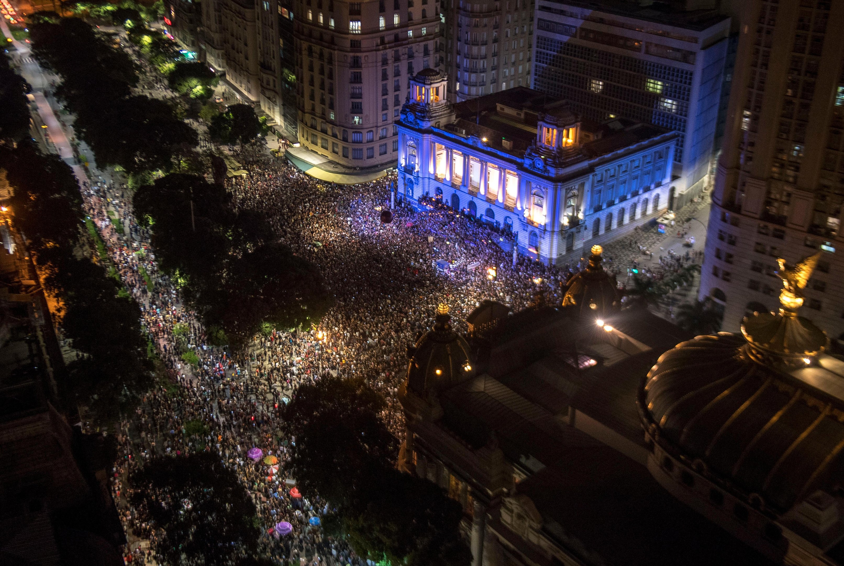 Rio de Janeiro teve ruas centrais ocupadas por protesto